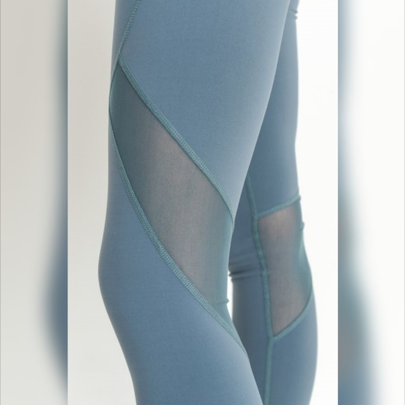 Highwaist Slanted Cross-Over Mesh Full Leggings - Picture 4 of 6